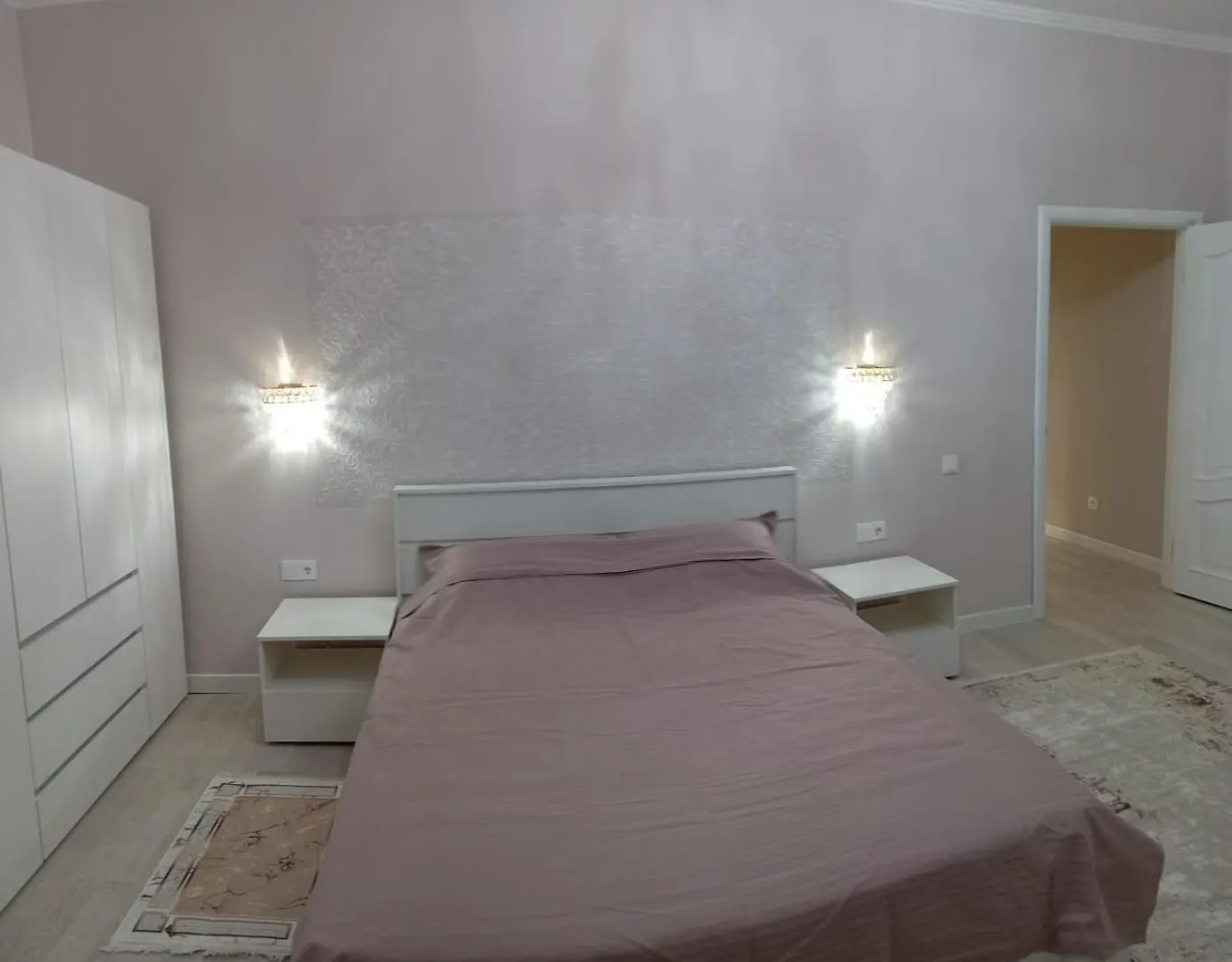 Вид На Горы И Форум Almaty Apartment